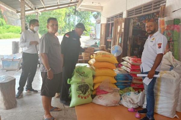 Aparat Satuan Reskrim Polres Sabu Raijua, Polda NTT turun memantau harga di toko, UD dan Stasiun Pengisian Bahan Bakar Umum (SPBU).