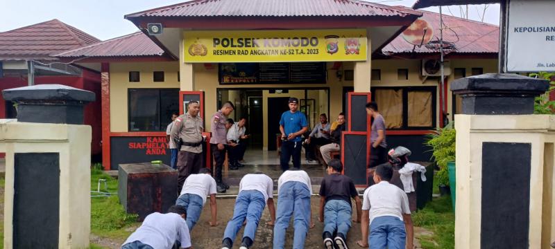 Sebanyak sembilan orang siswa Sekolah Menengah Kejuruan (SMK) di Labuan Bajo, Kabupaten Manggarai Barat, diamankan polisi dari Kepolisian Resor (Polres) Manggarai Barat. Para siswa ini melakukan aksi konvoi usai pelaksanaan ujian akhir sekolah Selasa (23/4/2024).
