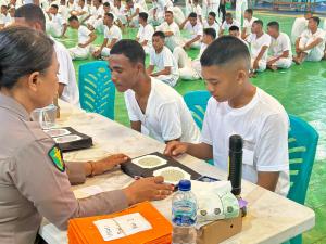  Sejumlah calon Bintara Polri Panitia Daerah (Panda) Polda NTT TA 2024 menjalani pemeriksaan tahap pertama.