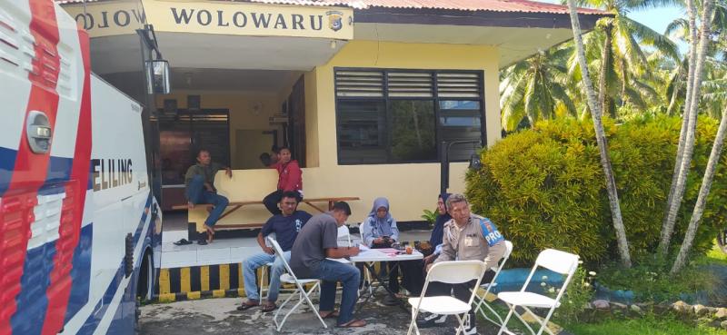 Kapolsek Wolowaru dan Kasat Lantas Fasilitasi Warga Urus SIM