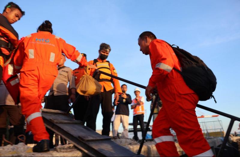 10 Kru Kapal MV Da Hao yang Terbakar di Laut Banda Diselamatkan Tim SAR