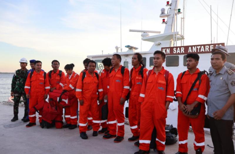 Kru Kapal yang Selamat saat Kapal Terbakar di Laut Banda Diserahkan ke Imigrasi dan Dinas Sosial NT