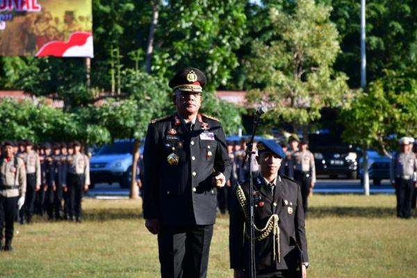  Kapolda NTT, Irjen Pol Daniel Tahi Monang Silitonga memimpin upacara Hari Kebangkitan Nasional (Harkitnas) 2024 peringati Polda Nusa Tenggara Timur (NTT) di Mapolda NTT, Senin (20/5/2024).  