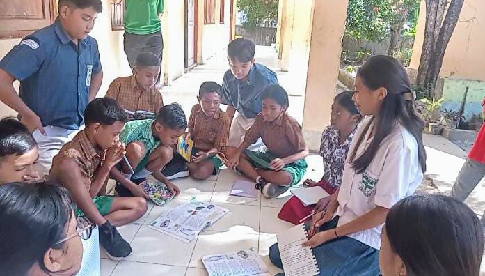 Pelajar SMP Santa Angela Atambua Jadi Guru Bagi Siswa-Siswi SDK Motabuik 