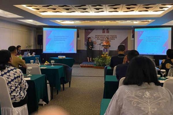 Konjen Australia di Bali, Jo Stevens saat membuka lokakaryaPengecekan Fakta dan Analisis Kritis dalam Konteks Regional untuk perwakilan media lokal dari Bali, Nusa Tenggara Barat (NTB) dan Nusa Tenggara Timur (NTT), Jumat (2/5/2024).