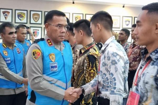   Pastikan Penerimaan Anggota Polri Sesuai Aturan, Kapolda NTT Tetap Terima Masukan