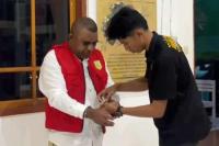 Dengan Tangan Diborgol, Mantan Wabup Flotim Timur Ditahan Terkait Kasus Korupsi