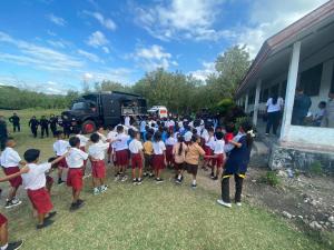 Brimob Polda NTT Kembali Gelar Baksos untuk Siswa SD dan Warga Tuatuka-Kupang Timur