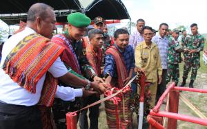 Satgas Yonif 742/SWY Resmikan Bangunan SMPN Satap Tubaki di Belu Pasca Direnovasi 