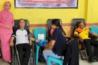 Peringati HUT Bhayangkara, Anggota Polres Sikka Donor Darah 