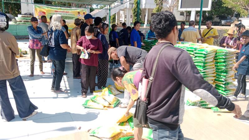 Gerakan Pangan Murah WKRI Keuskupan Atambua Meriahkan HUT ke-100
