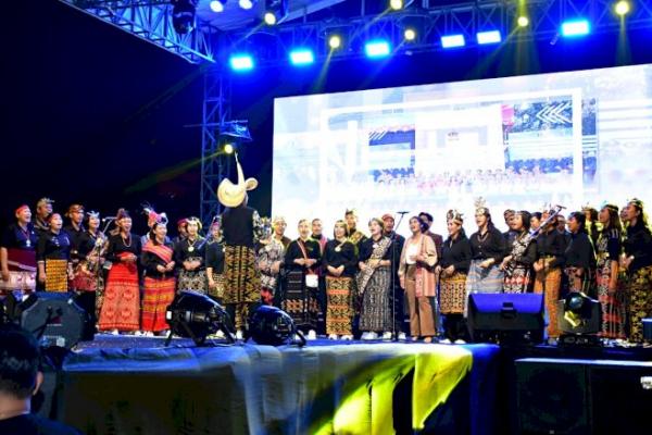 Polda Nusa Tenggara Timur (NTT) menyelenggarakan Pagelaran Budaya Bhayangkara 2024 di Lapangan Polda NTT pada Sabtu, 22 Juni 2024 malam.