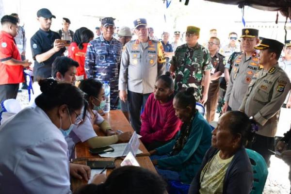   Warga Uitao-Semau dapat Pelayanan Kesehatan Gratis dari Polda NTT