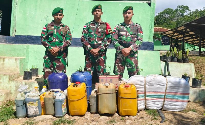 KATANTT.COM---Satgas Pamtas RI-RDTL Sektor Timur Yonif 742/SWY kembalikan menggagalkan upaya penyelundupan sejumlah barang ilegal dari Indonesia ke Timor Leste di jalan tikus wilayah perbatasan Kabupaten Belu.