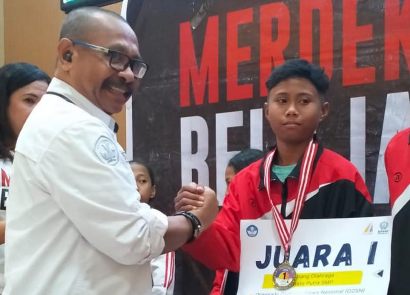 Raih Juara I Cabor Karate Tingkat Provinsi, Frezello Nai Buti Asal Belu Lolos ke O2SN