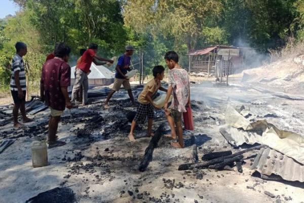 Dua Unit Rumah di Mamboro-Sumba Tengah Dilalap `Si Jago Merah`