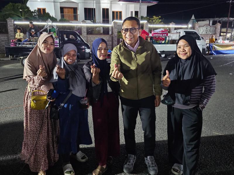Kelompok Milenial dan Gen Z mendapat perhatian tersendiri dari Calon Gubernur NTT, Yohanis Fransiskus Lema, SIP, MSi, atau Ansy Lema. Bagaimana tidak! Di tenah kesibukan yang sangat padat, Ansy Lema mengisi Malam Minggu di Kota Maumere dengan mengunjungi Car Free Night dan bertemu dengan Kaum Milenial-Gen Z, pada Sabtu (13/7/2024).