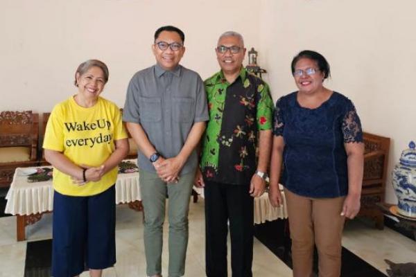Silahturahmi ke keluarga gencar dilakukan Calon Gubernur NTT Yohanis Fransiskus Lema yang akrab disapa Kaka Ansy Lema. Terutama saat mengawali Safari Politik di Pulau Flores yang dimulai dari Maumere, ibukota Kabupaten Sikka.
