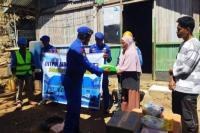 Nelayan di Pesisir Teluk Kupang-Alak Dapat Bantuan dari Anggota Ditpolairud Polda NTT 