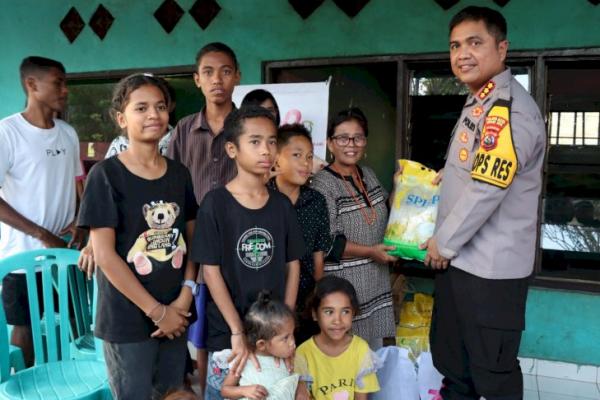 Kapolresta dan Bhayangkari Polresta Kupang Kota Berbagi Kasih dengan Anak Panti Asuhan Puri Bunda