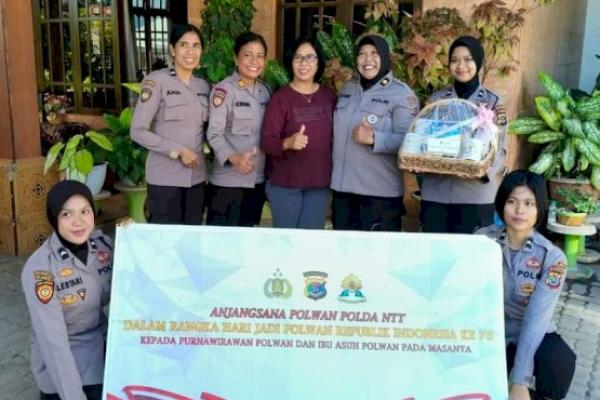 Peringati HUT ke-76, Polwan Polda NTT Anjangsana ke Sesepuh Polwan 