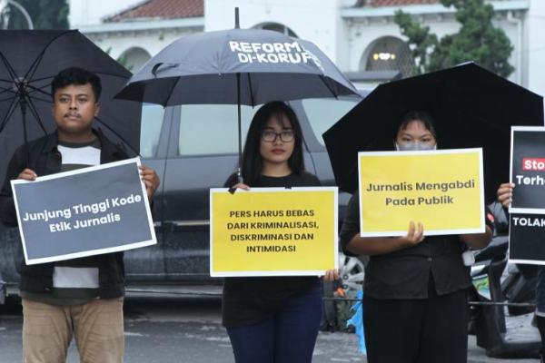 Aksi Kamisan Medan Desak Pomdam I/BB Tetapkan Koptu HB Tersangka Pembunuhan Berencana Wartawan Rico 