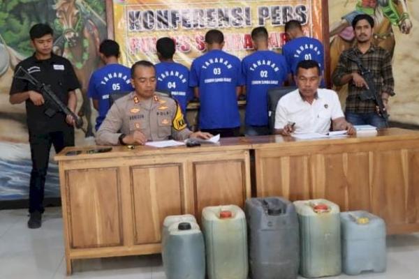 Polres Sumba Barat Proses Hukum Lima Warga Sumba Tengah yang Angkut BBM Ilegal