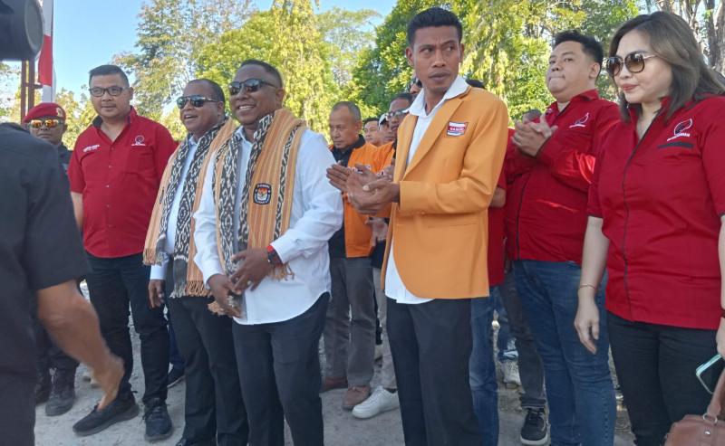 Hari Kedua, Paket SERIUS AKAMSI Mendaftar ke KPU Belu