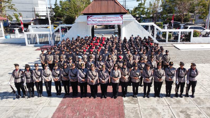 Polwan Polda NTT  Ziarah ke Taman Makam Pahlawan Dharmaloka Kupang