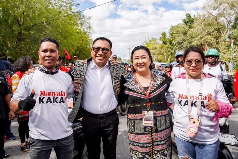 Tiga pasangan bakal calon Gubernur dan Wakil Gubernur NTT 2024 telah mendaftar di KPU Provinsi NTT. Ketiga paslon ini adalah Yohanis Fransiskus Lema atau Ansy Lema dan Jane Natalia Suryanto, Melkiades Laka Lena dan Johni Asadoma dan pasangan Simon Petrus Kamlasi dan Andre Garu.
 