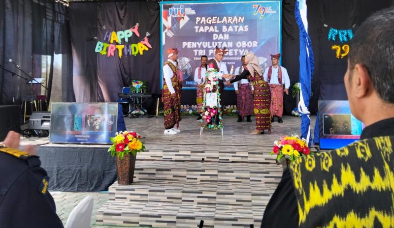 KATANTT.COM---Lembaga Penyiaran Publik (LPP) Radio Republik Indonesia (RRI) Atambua, Kabupaten Belu merayakan Hari Bakti Radio yang ke-79 tahun 2024.