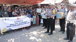 Sambut HUT Polantas ke-69, Satlantas Polres Belu Berikan Pakaian Layak Pakai Untuk Warga 