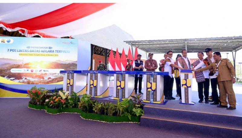 Presiden Joko Widodo meresmikan beberapa Pos Lintas Batas Negara (PLBN) Terpadu di sejumlah wilayah di Indonesia, yang dipusatkan di PLBN Terpadu Napan, Kabupaten Timor Tengah Utara (TTU), Provinsi Nusa Tenggara Timur (NTT), pada Rabu, 2 Oktober 2024.