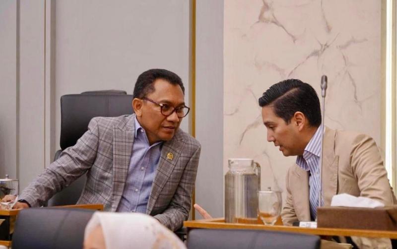 Calon Gubernur Nusa Tenggara Timur (NTT) nomor urut satu (1) Yohanis Fransiskus Lema atau Ansy Lema menepis isu yang mengatakan bahwa Presiden RI terpilih, Prabowo Subianto, hanya akan membantu daerah dengan calon gubernur terpilih usungan Koalisi Indonesia Maju (KIM).