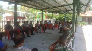 Peringati HUT TNI, Kapolsek Kota Lama dan Kota Raja Beri Kejutan ke Koramil 1604-01 Kupang