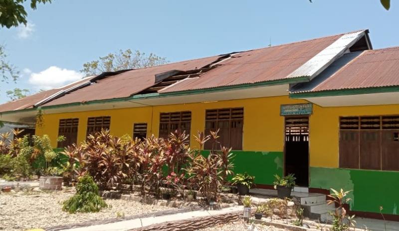 Puting Beliung Rusak Atap SDK Sta. Theresia Atambua 