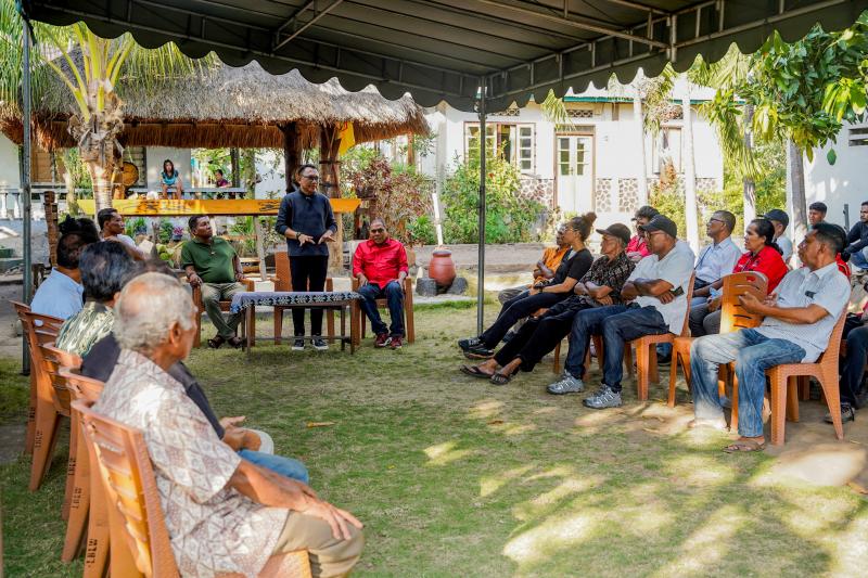 Sambangi Rumah Adat Lewo Waibalun, Cagub Ansy Lema Kenang Kehidupan Keluarganya di Kota Reinha