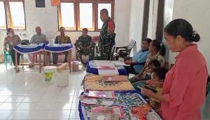 Satgas Yonif 741/GN Bina Warga Olah Pupuk Cair Organik 
