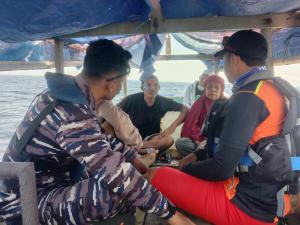 Perahu Mati Mesin, Pasutri di Sikka Terombang-ambing di Perairan Pulau Sukun