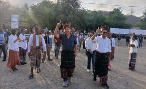 Sahabat Sejati Disambut Ratusan Relawan dan Massa Pendukung di Silawan Secara Adat 