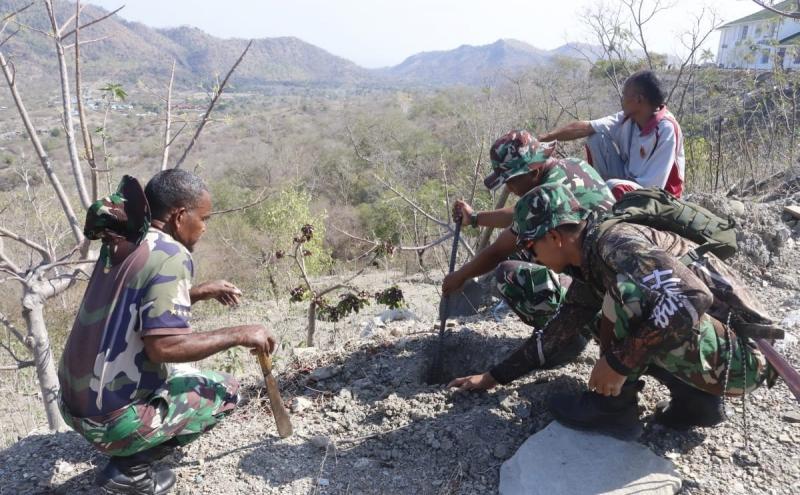 Hijaukan Lingkungan, Kodim 1605/Belu Tanam Pohon di Kompleks UNHAN 