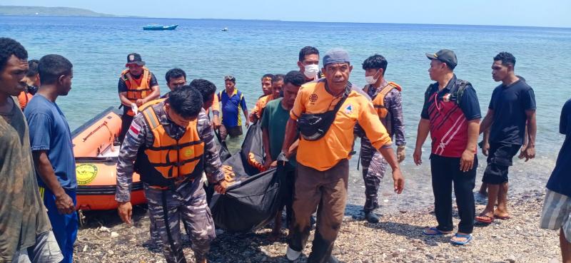 Jatuh Dari Atas Tebing Saat Memancing, Nelayan Lembur Barat-Alor Ditemukan Tewas