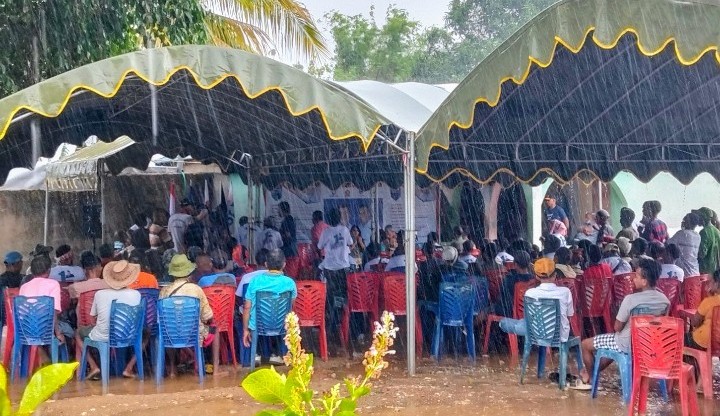 Meski Hujan Deras, Semangat Warga Tak Surut Ikuti Kampanye Sahabat Sejati di Haekesak 