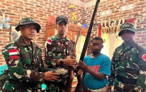 Lagi, Satgas Yonif 741/GN Dapat 2 Pucuk Senpi dan Munisi dari Warga Belu 
