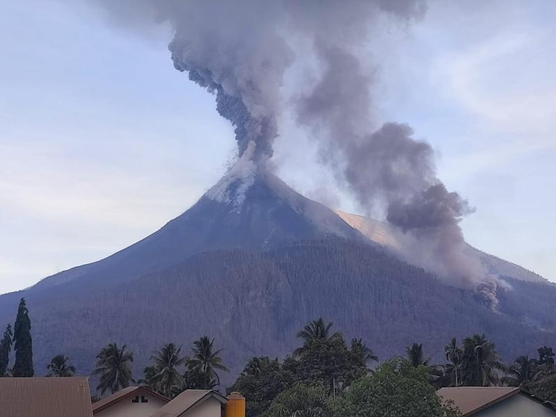  Gunung Lewotobi di Flores Timur Kembali Erupsi, Abu Vulkanik Caoai 300 Meter