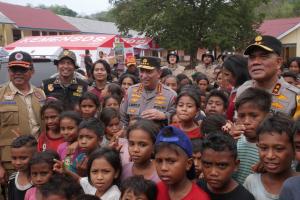 Kapolri Kunjung Kamp Pengungsian Korban Erupsi Gunung Lewotobi di Flot=res Timur