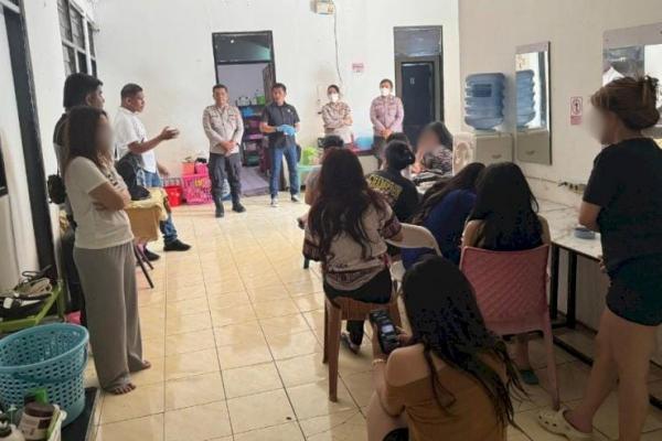 Belasan Pramusaji THM di Kota Kupang Jalani Tes Urine