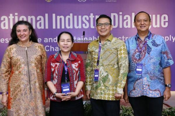 Dialog Nasional Mengembangkan Jalur untuk Memperkuat Bisnis yang Bertanggung jawab
