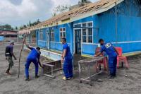  Polairud Polda NTT Distribusi Logistik Pilkada di Lokasi Pengungsian di Flotim