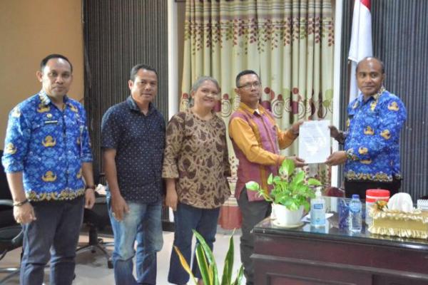 Dewan Juri Lomba Kebersihan Serahkan Hasil Penilaian ke Penjabat Wali Kota Kupang